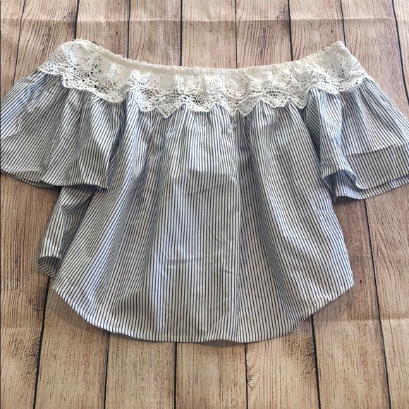 NWT white Eyelet Top, Size small. - Picture 1 of 4